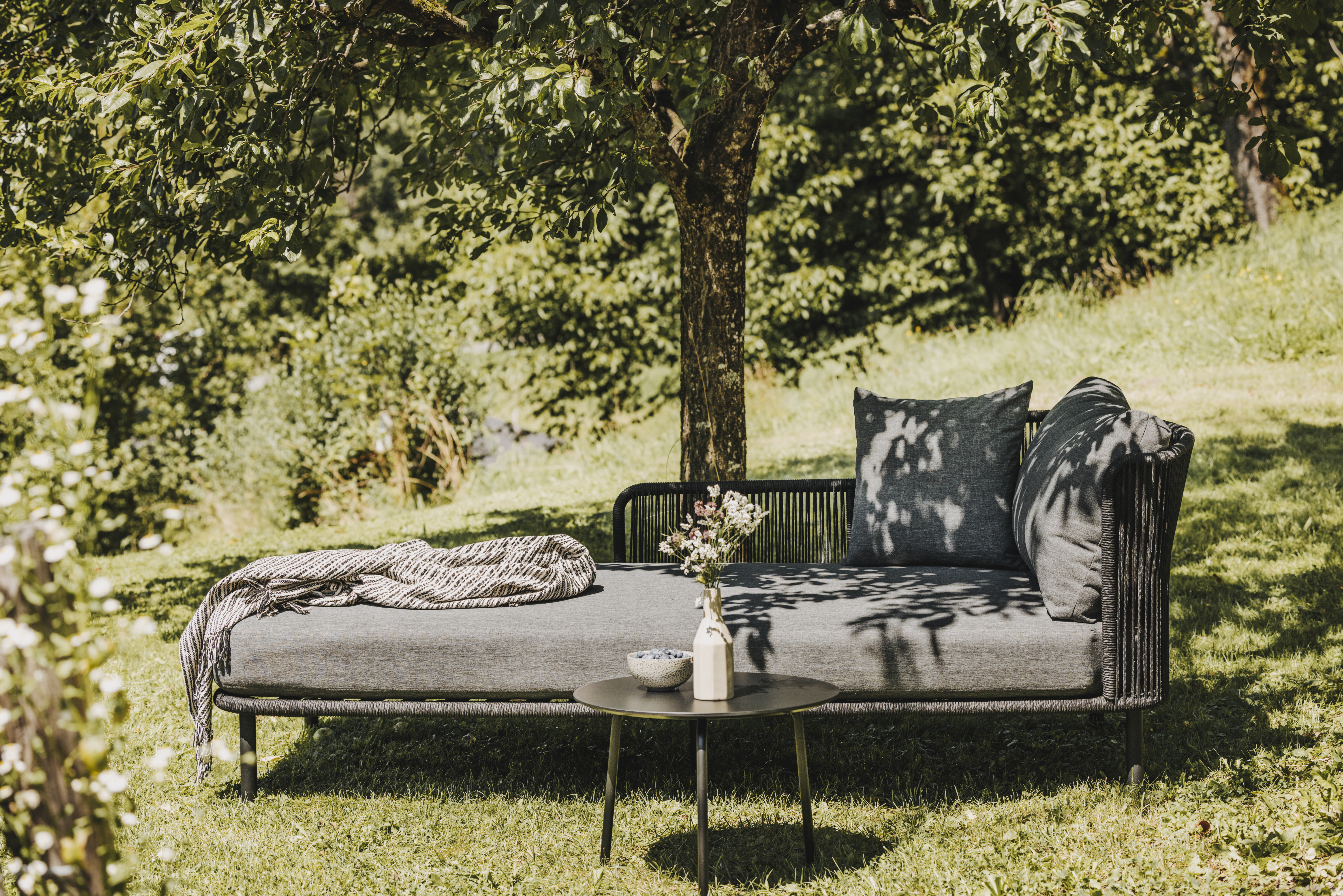 Outdoor Loungeliege NewSun grau schwarz Stahl Stoff
