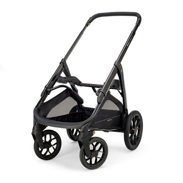 Entdecke den Aptica xt Total Black Rahmen, der perfekte Begleiter für stilbewusste Eltern. Dieser Rahmen besticht durch sein elegantes, komplett schwarzes Design und kombiniert Funktionalität mit einem modernen Look. Dank seiner robusten Bauweise bie...